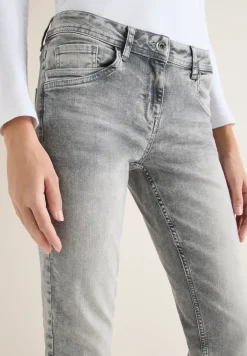 Straight Legs jeans