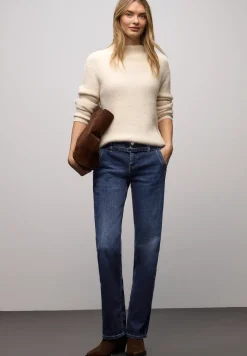 Straight Legs jeans