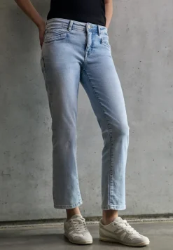 Straight Legs jeans