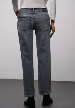 Straight Legs jeans