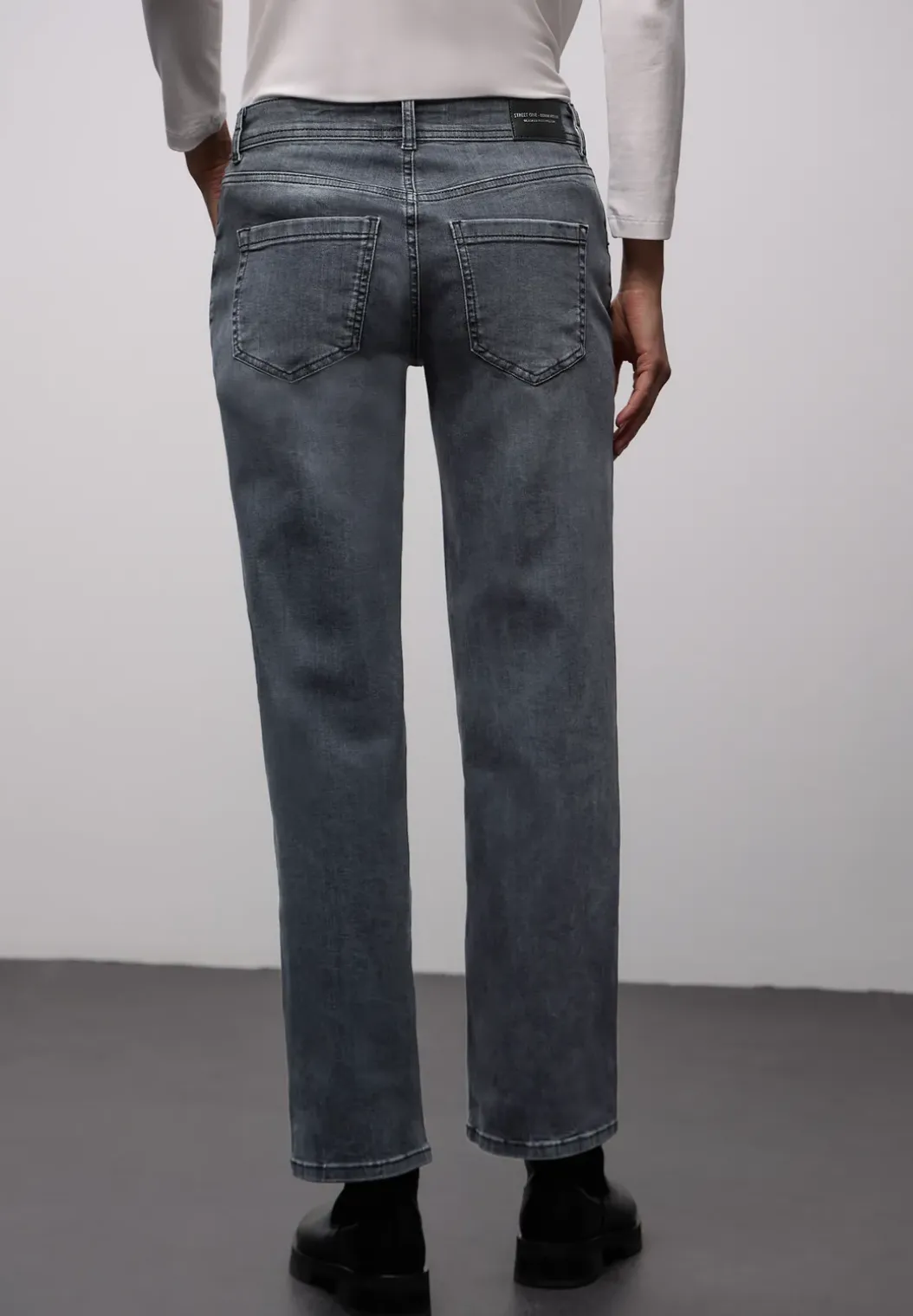 Straight Legs jeans