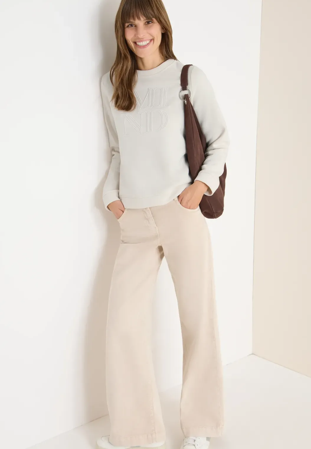 Sweater met borduursel