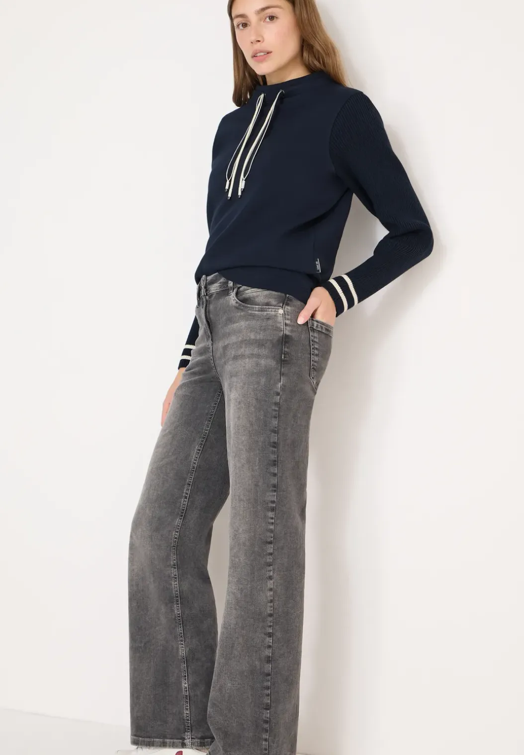 Sweater met gebreide mouwen