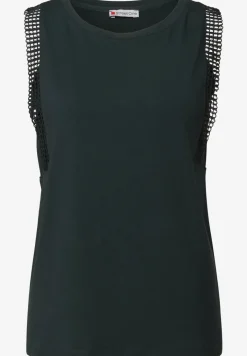 Top met gehaakte details