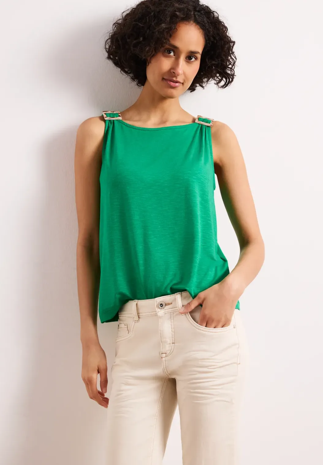 Top met ronde hals en schouderdetails