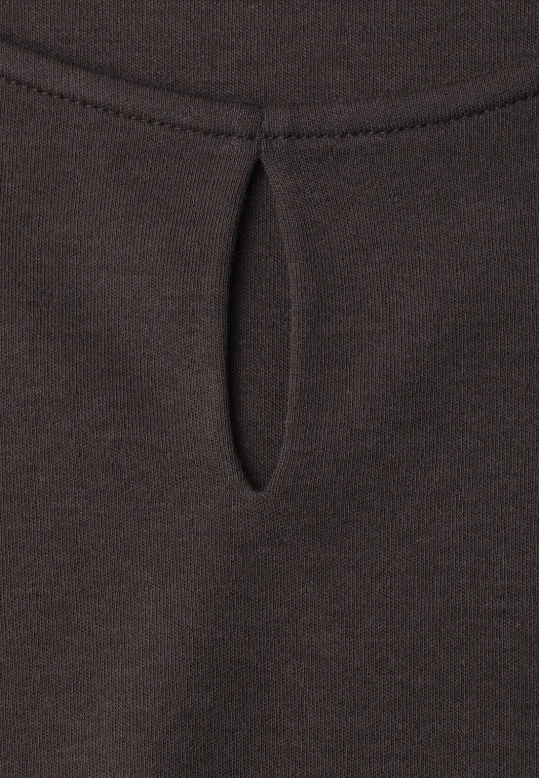 Top met ronde hals en uitgesneden detail