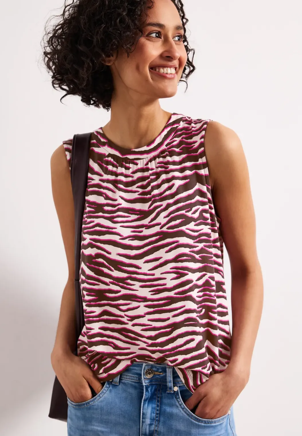 Top met ronde hals en zebraprint