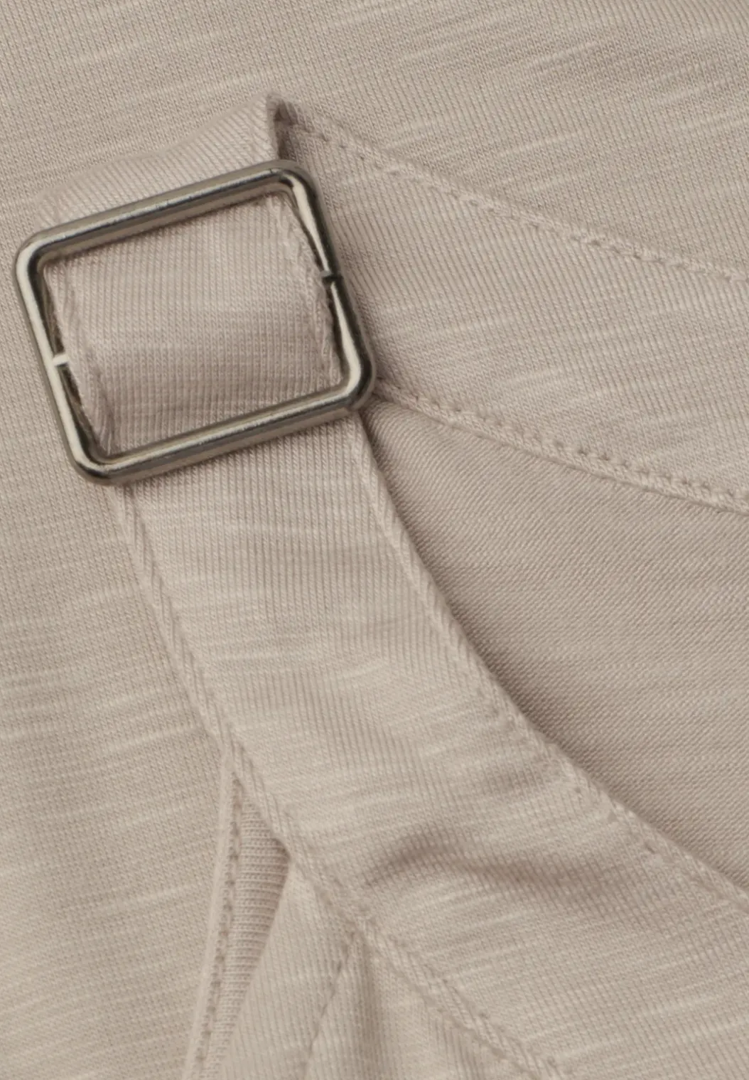 Top met V-hals en decoratief detail
