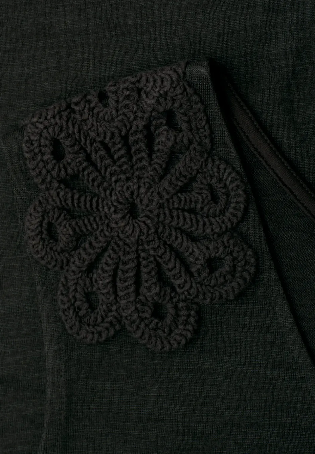 Top met V-hals en kanten detail