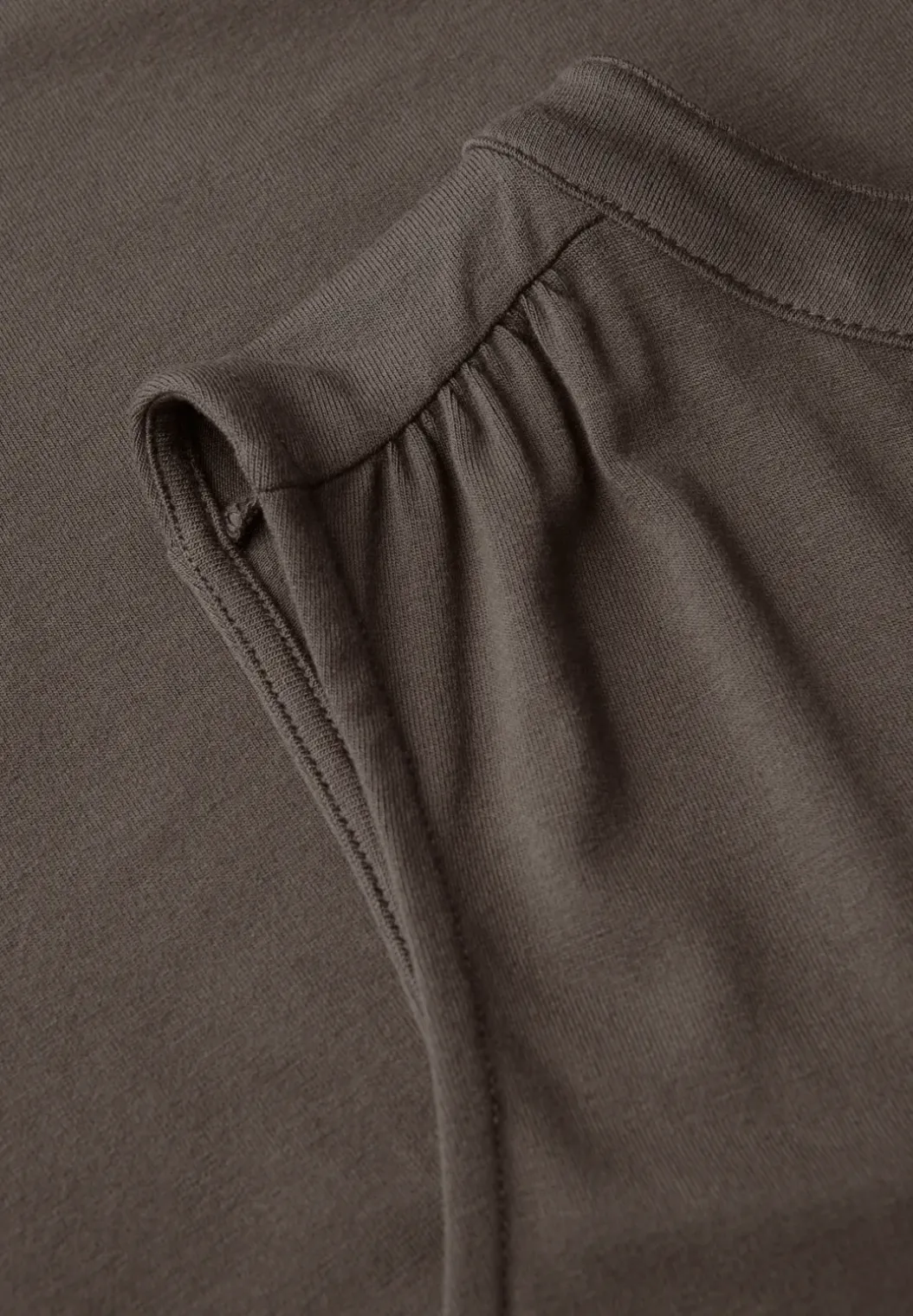 Tricot top met gespleten hals