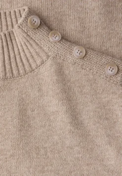 Trui met knoopdetail