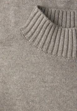 Trui met tape details