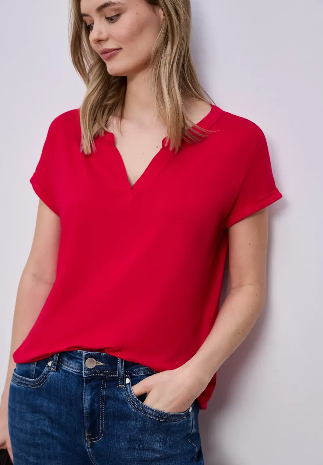 T-shirt met split neck en elastische zoom