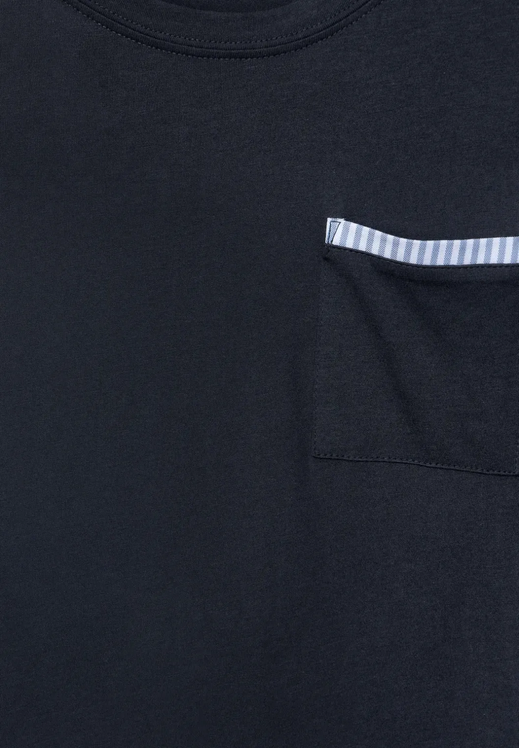 T-shirt van materiaalmix