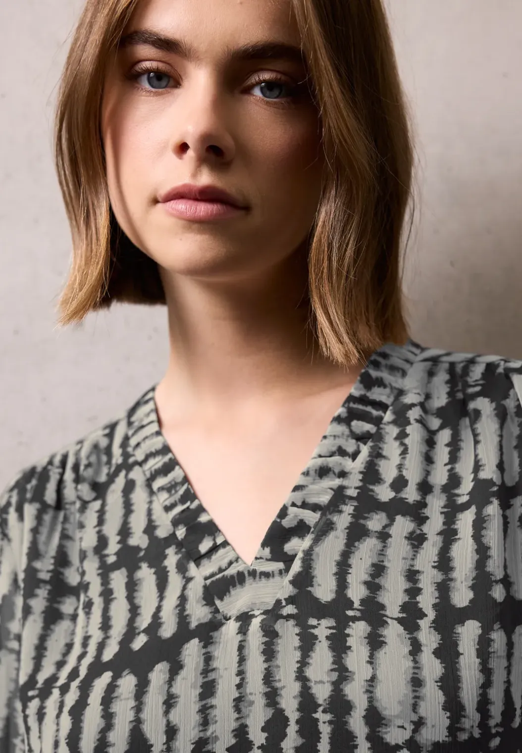 Tuniek van chiffon met V-hals