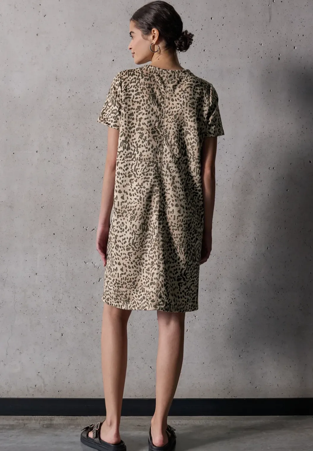 Velours jurk met leoprint