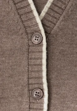 Vest met contrasterende details