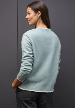 Vest met contrasterende details