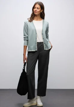Vest met contrasterende details