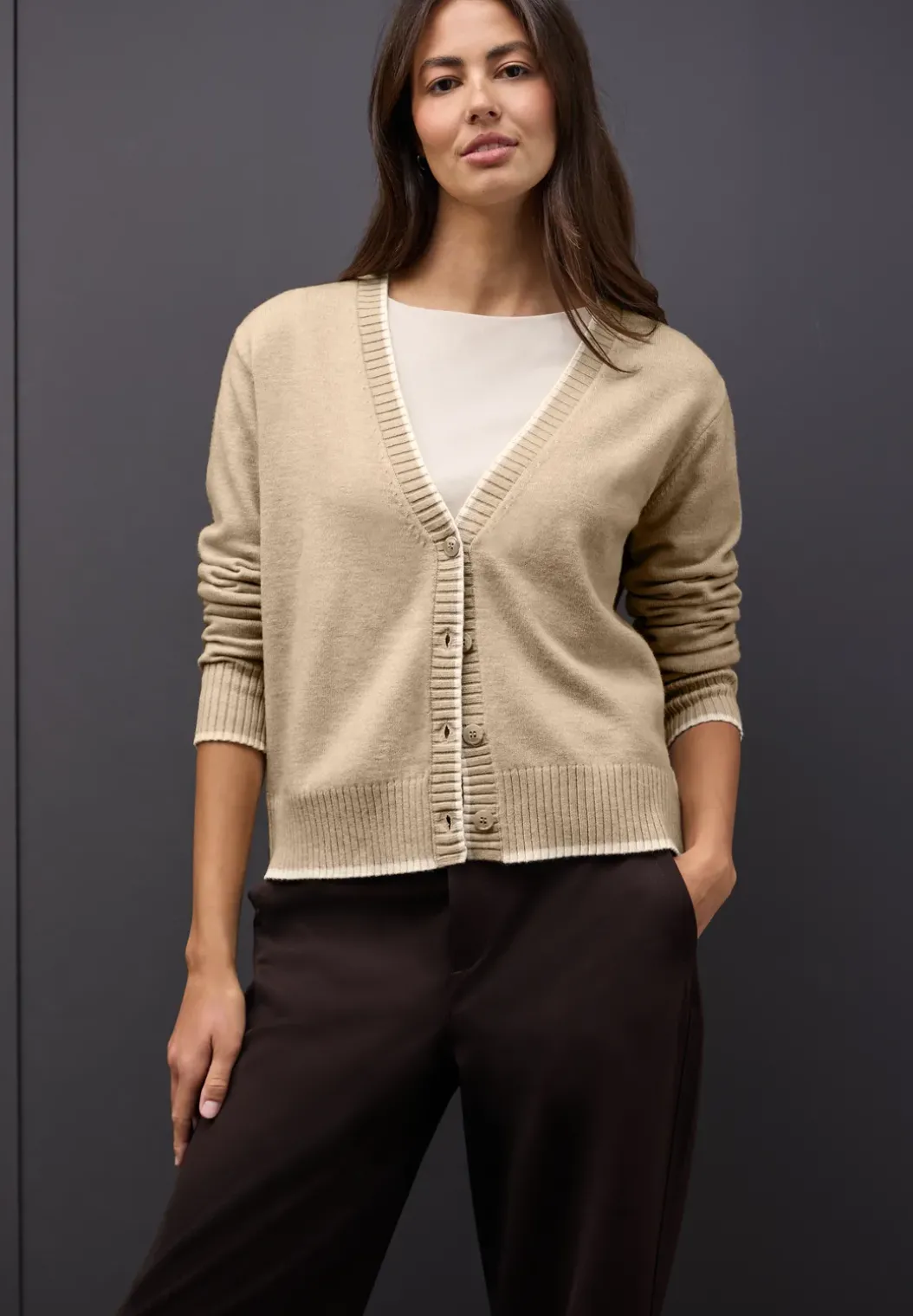 Vest met contrasterende details
