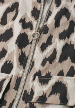 Vest met opstaande kraag en leopatroon