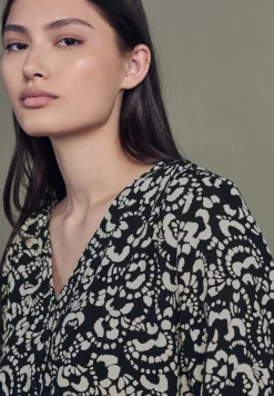V-hals blouse met knopen
