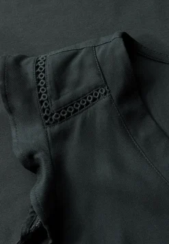 V-hals top met gehaakte details