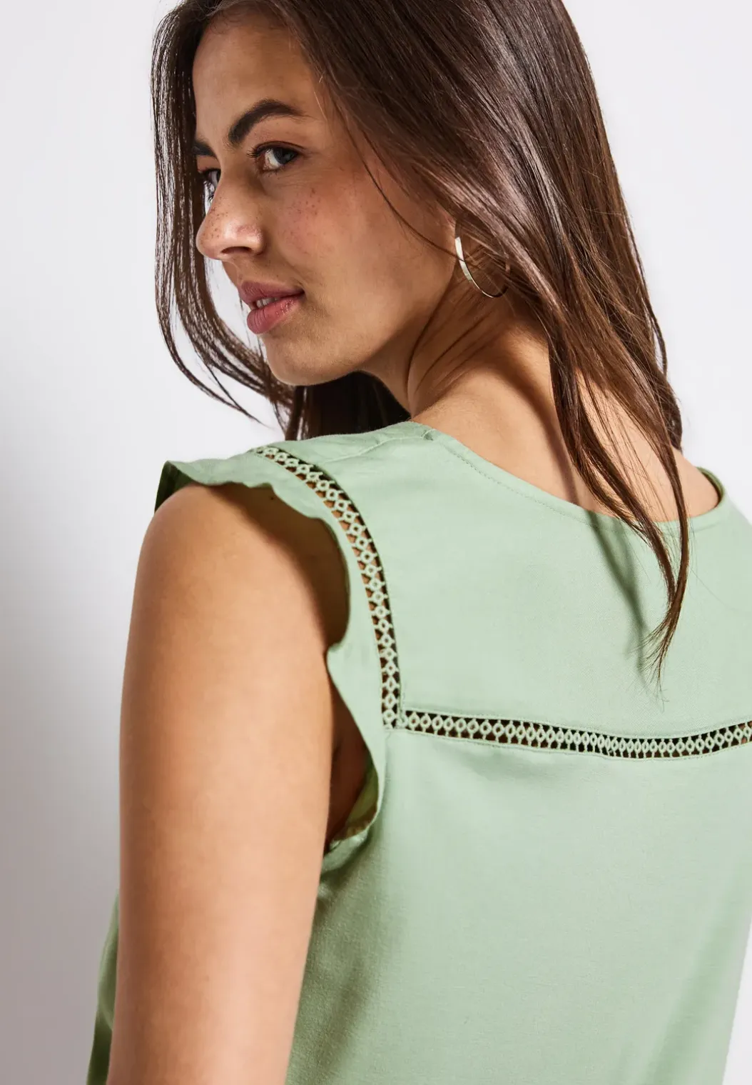 V-hals top met gehaakte details