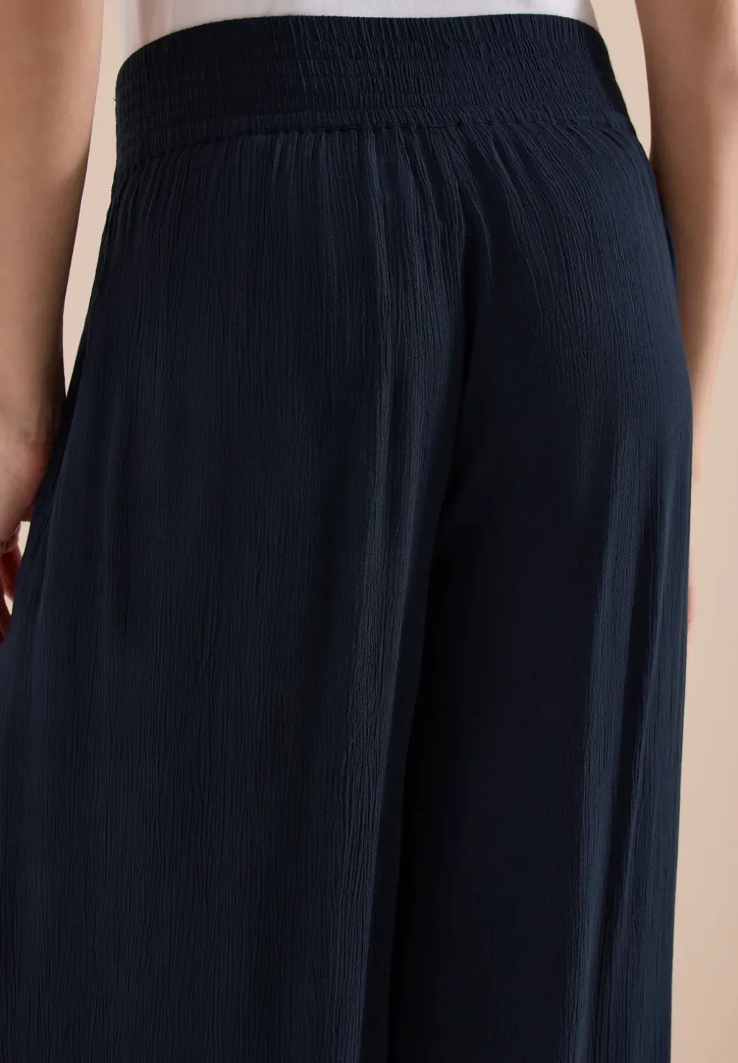 Wide Legs broek met crêpe structuur