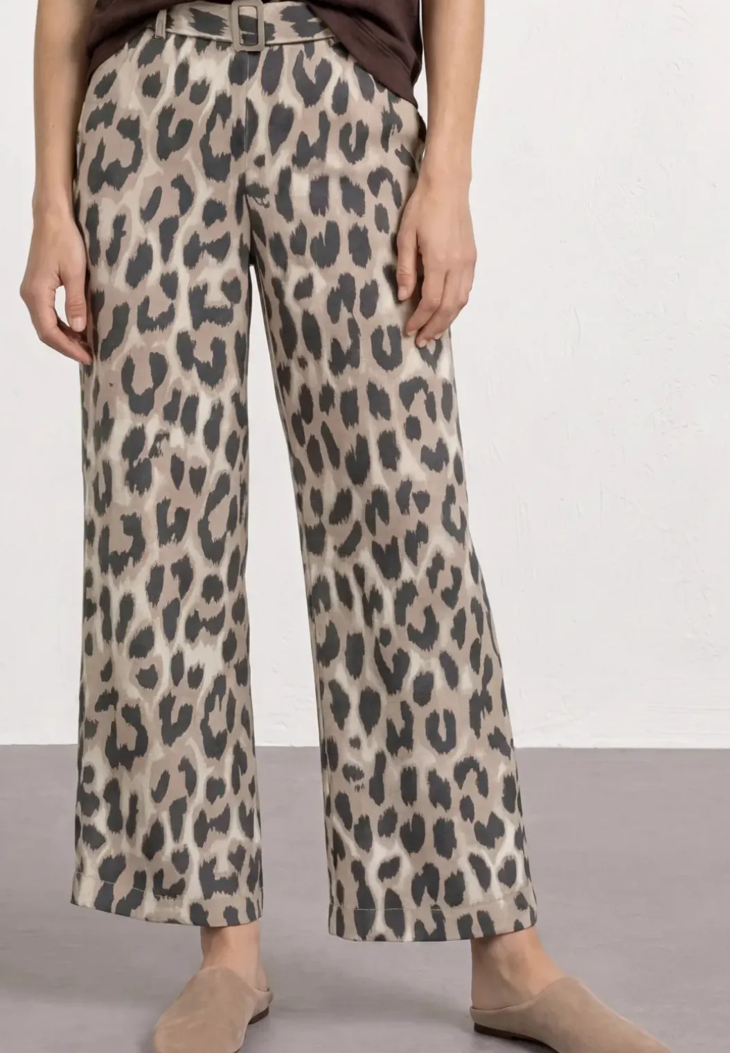 Wide Legs broek met riem en leoprint