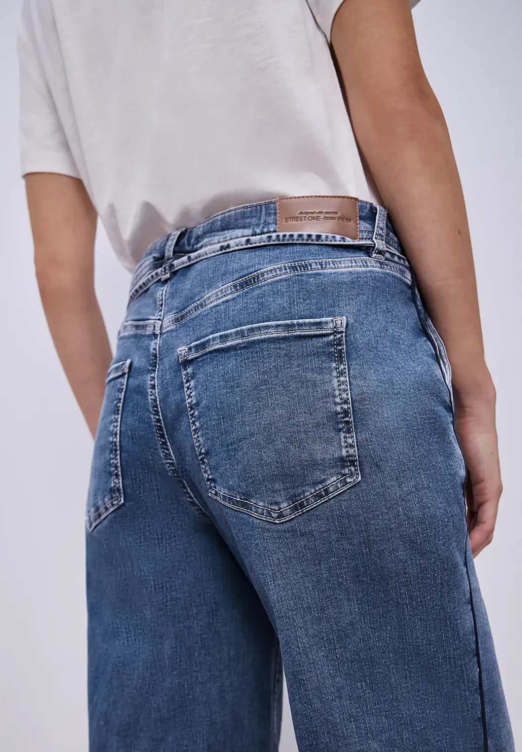 Wide Legs jeans met riemdetail