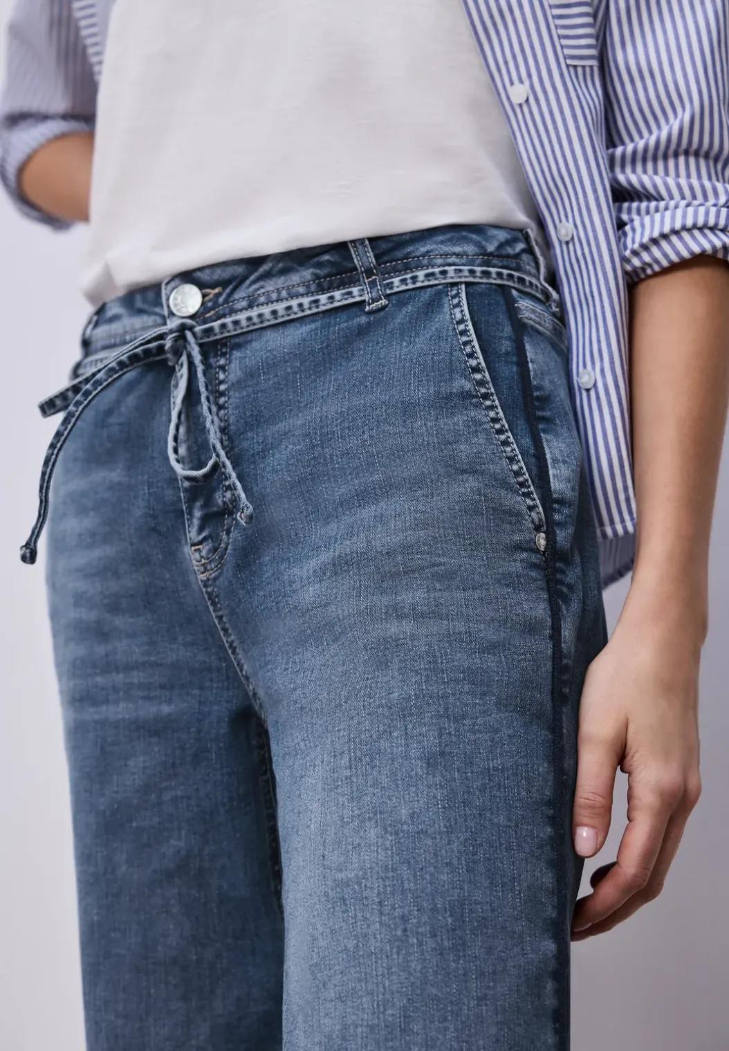 Wide Legs jeans met riemdetail